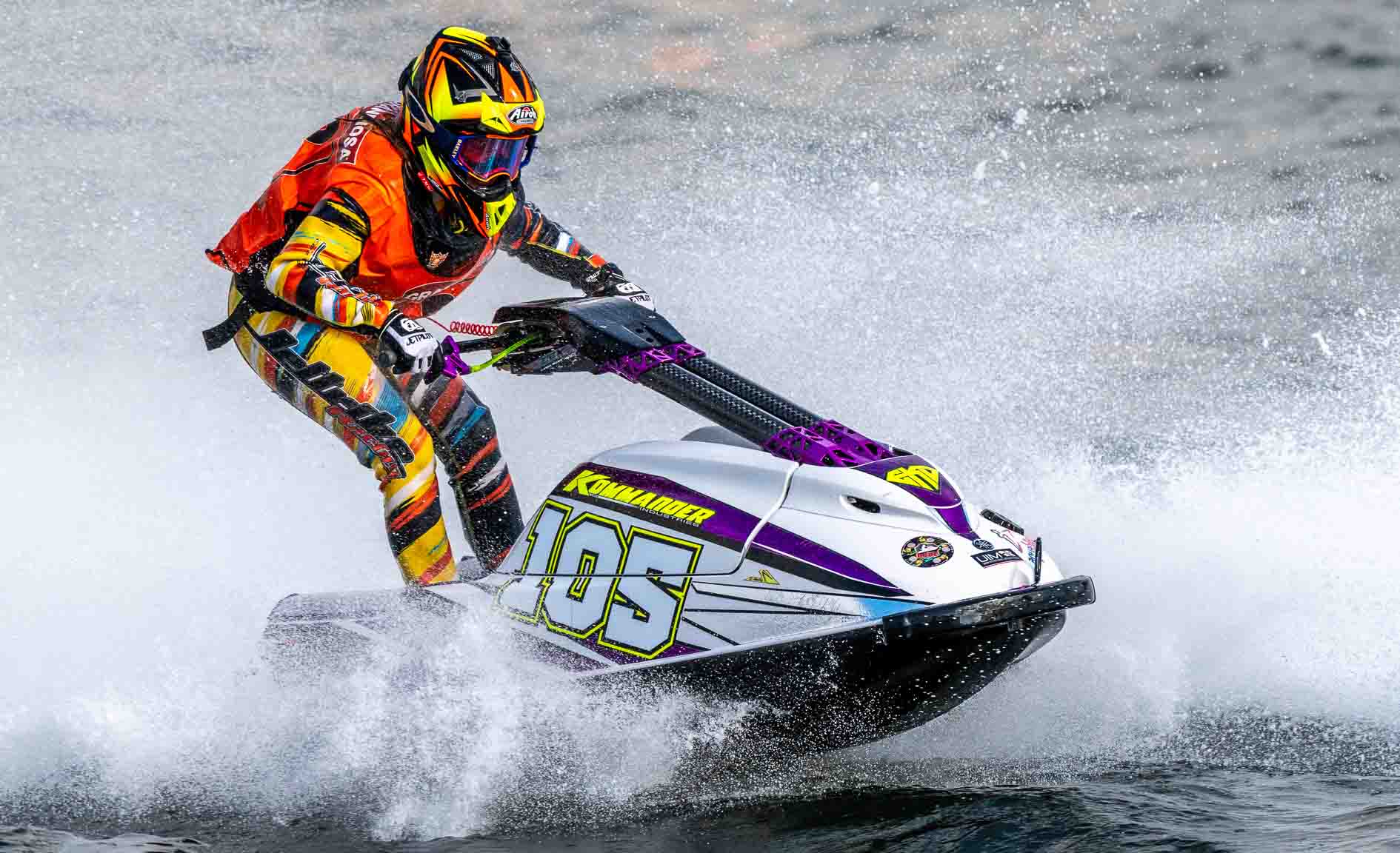 Aquabike er en fartsfylt og spennende idrett å se på. Foto: Kjetil Dalseth